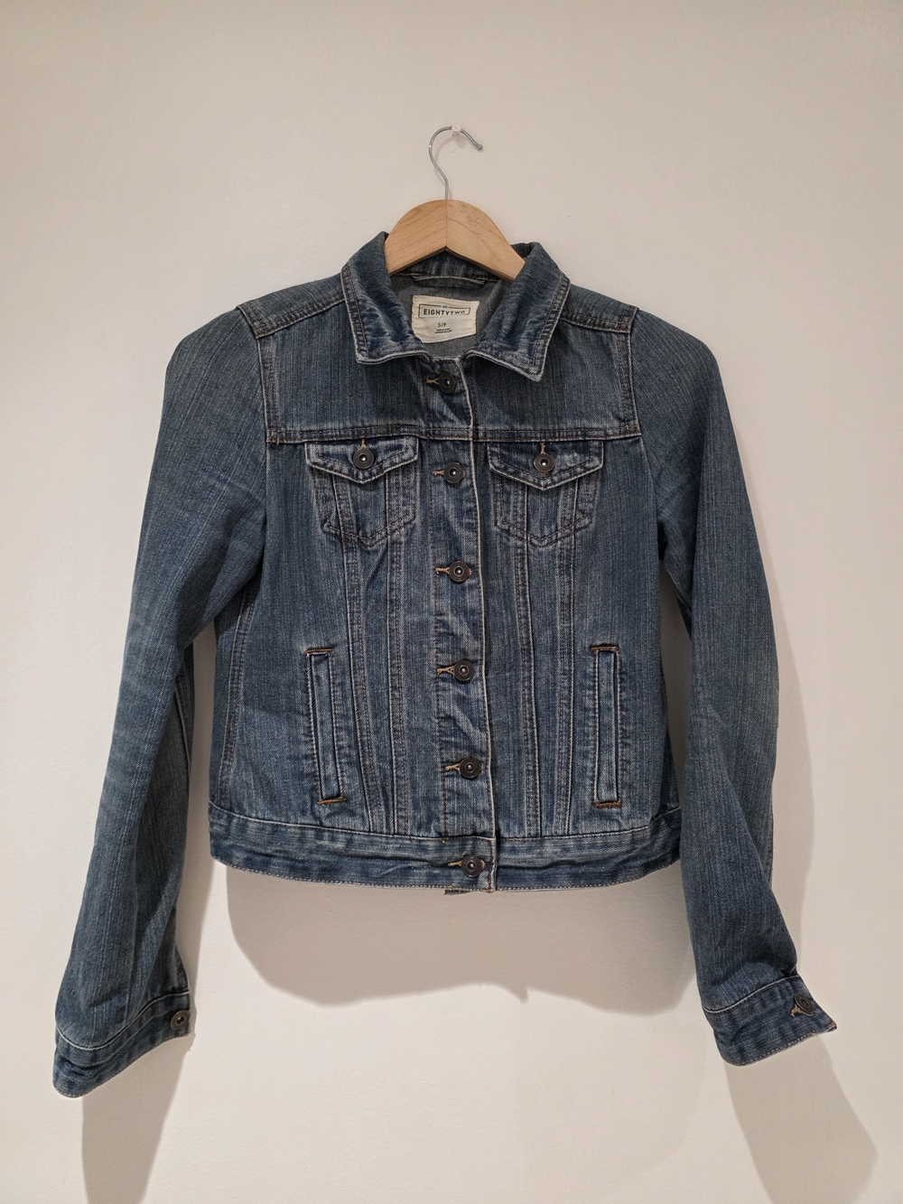 Women's Medium Blue Denim Jacket - Classic Trucker Style